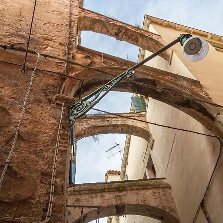 Rialto Apartment *